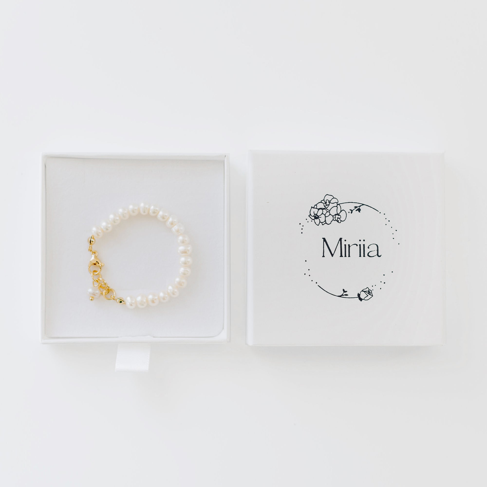 Pearl bracelet for baby for special occasions.