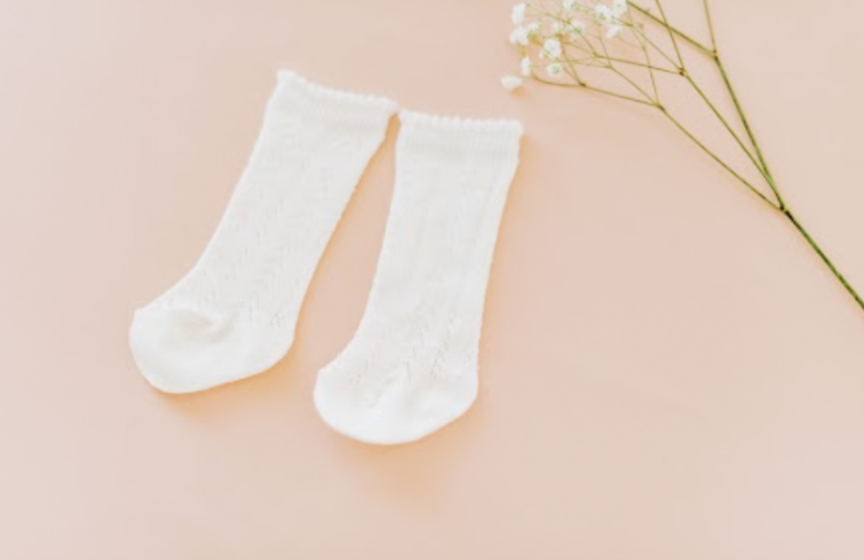 Baby girl knit socks in white
